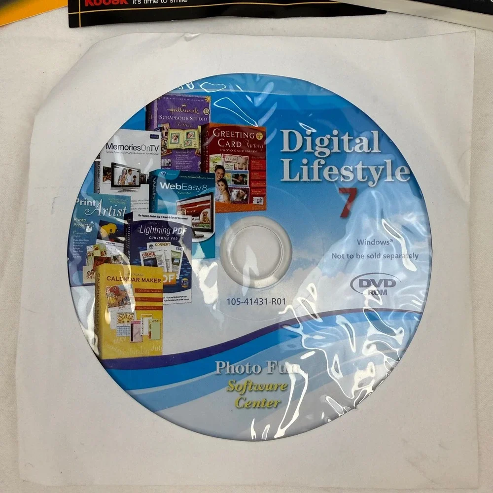 Kodak Easyshare Touch M577 Digital Camera Purple 14MP 5x Zoom Boxed Bundle